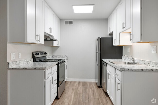 1BR, 1BA - 650SF - Kitchen - Sierra Vista