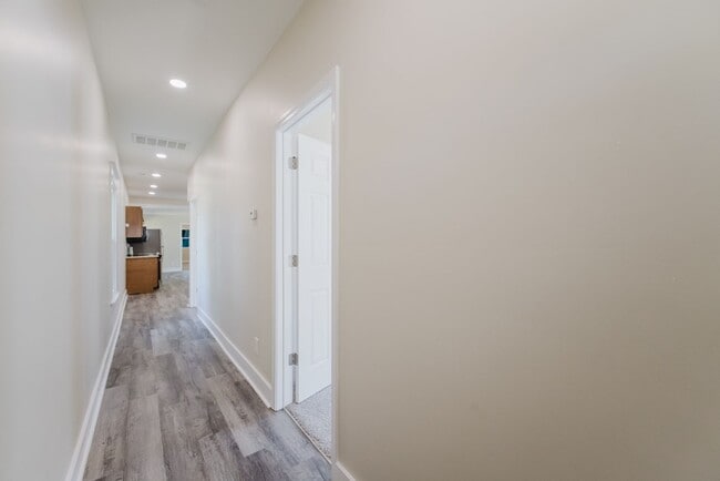 Photo - Beautiful Renovated 3 Bedroom and 2 Bathro...