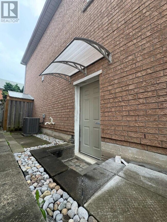 Photo - 132 Peninsula Crescent