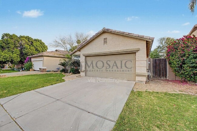 Photo - 2441 W Indigo Dr