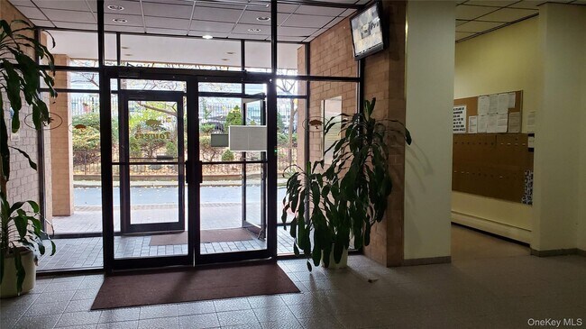 Photo - 136-75-136-37 37th Ave Unidad 5D