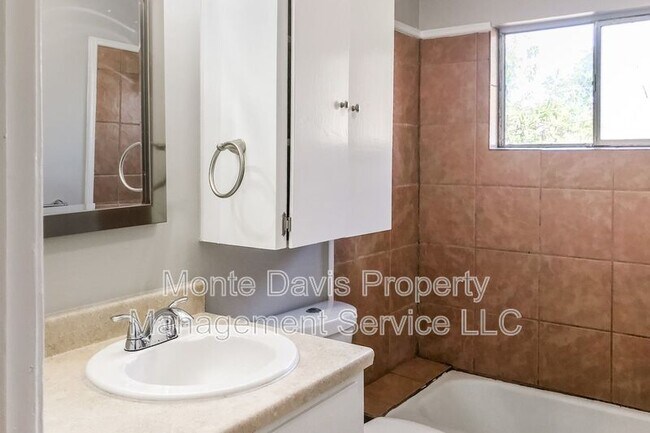 Photo - 2805 Lovell Drive Unit B