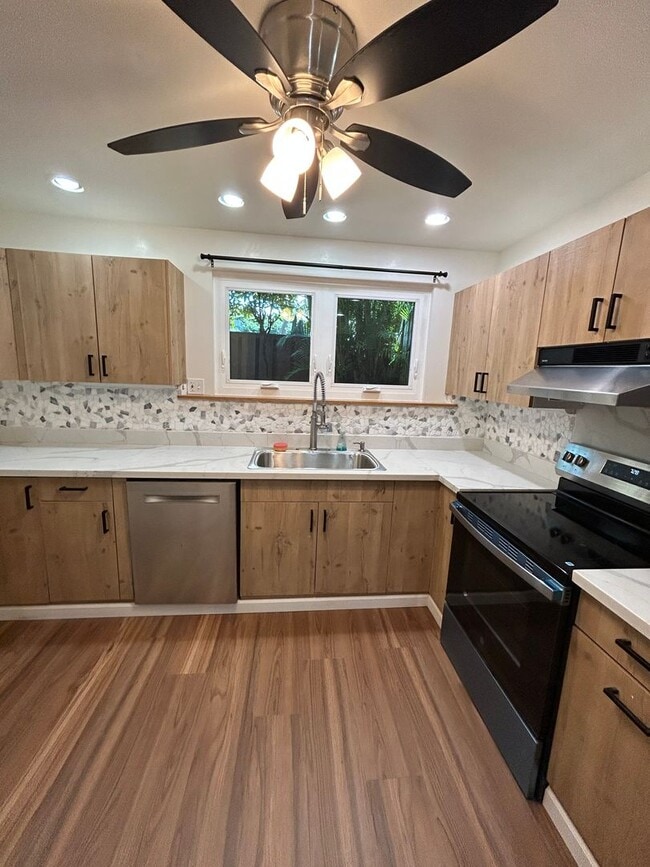 Photo - Available on 05/05/26, 1170 sq ft, 3 Bedrooms, 1.5 Baths, 2 Assigned Parking at Palehua Hale in M... Unit 2