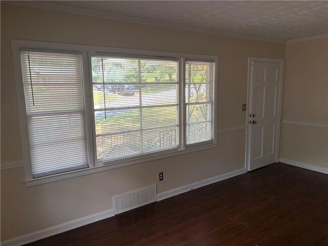Photo - 2064 Montrose Dr