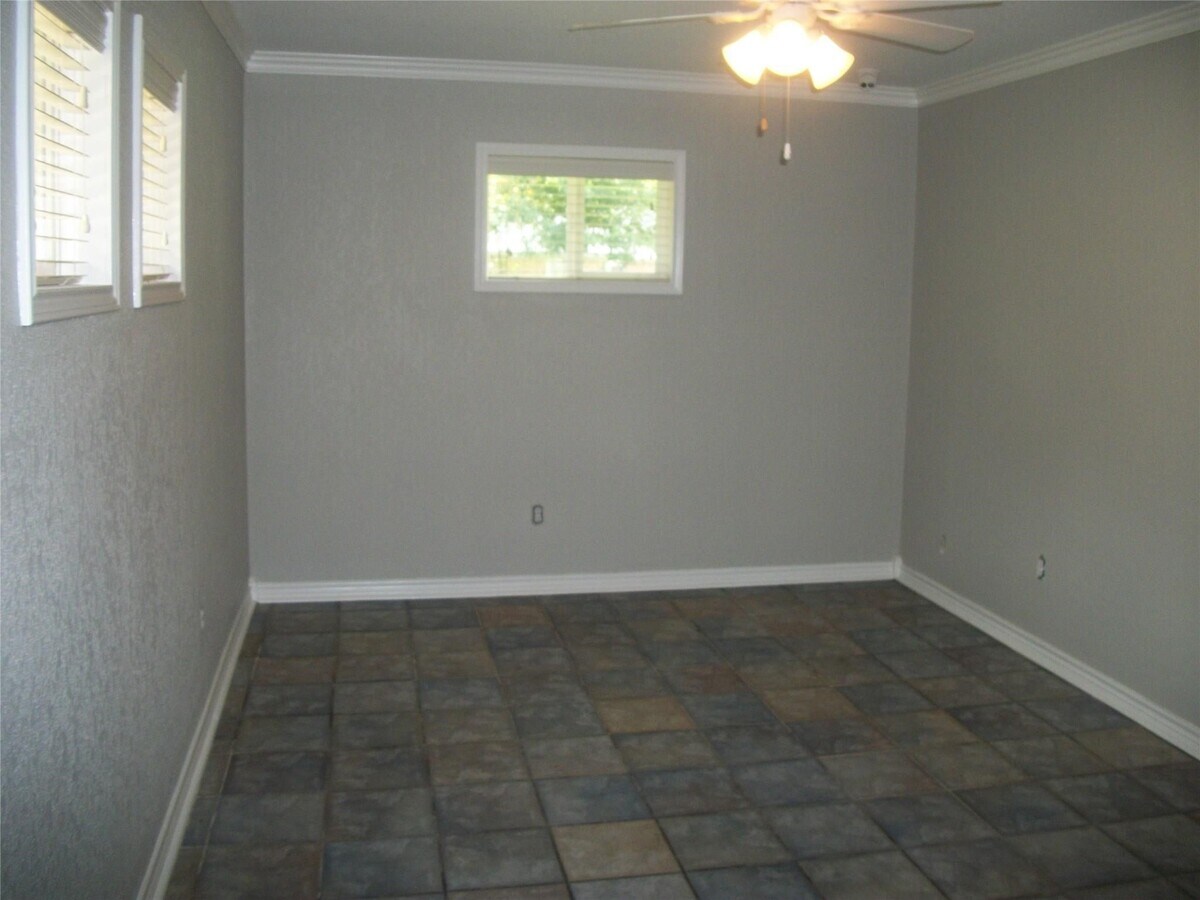 Photo - 111 Shadylyn Dr