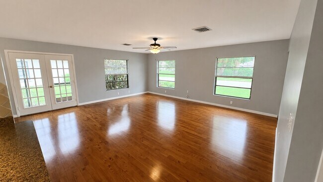5001 Vivienda Way
