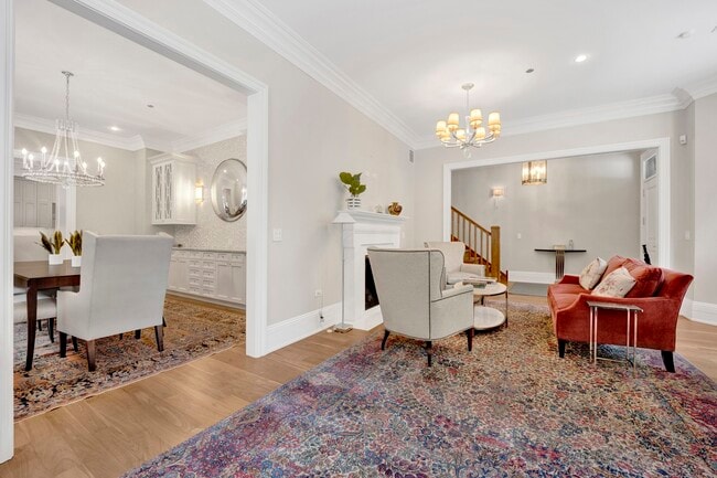 Photo - 103 W Chestnut St