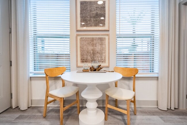 Photo - Stylish Living Starts with 8 Weeks Free! Unit ACS2
