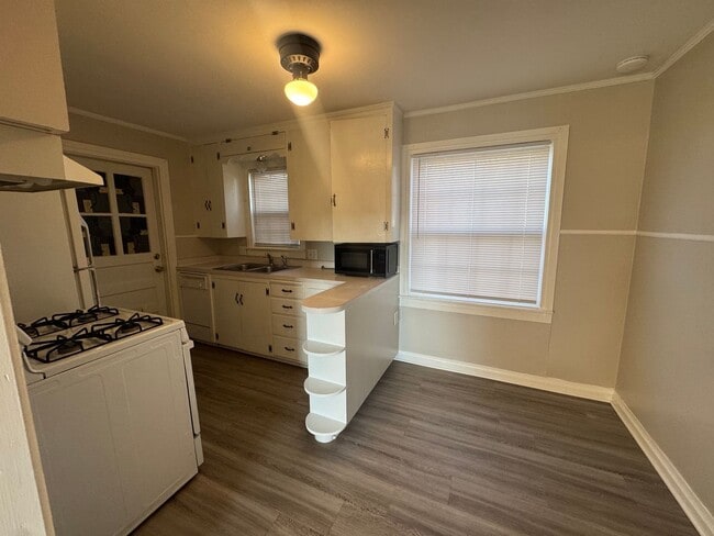 Photo - 2 Bedroom Rental Available on Sunset!