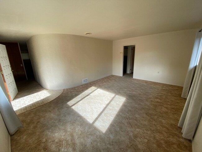 Photo - Sunny Quiet Cul-de-sac home