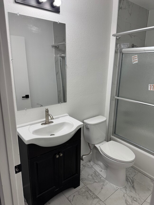 Photo - 583 W 16th St