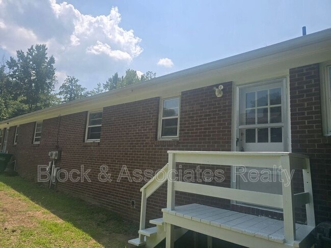Building Photo - 1031 Pegram Ave Unit Apt B