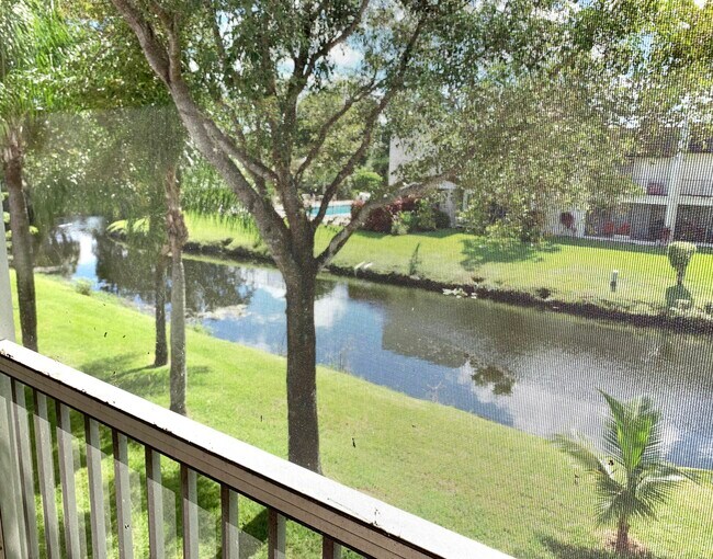 Photo - 2750 Forest Hills Blvd Unidad 208
