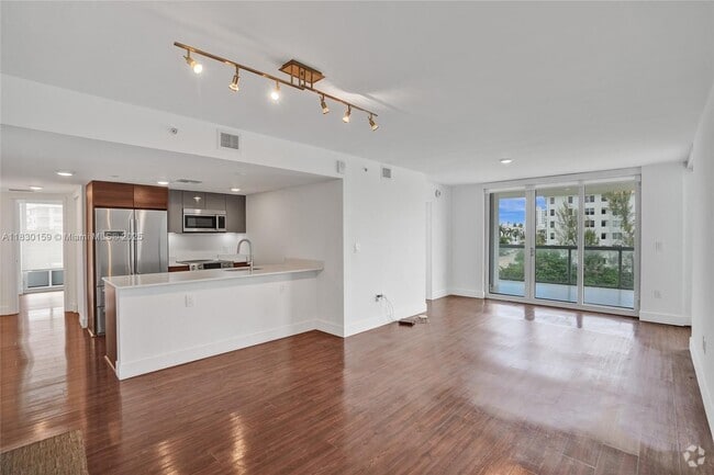 Building Photo - 9261 E Bay Harbor Dr Unit 506 Rental