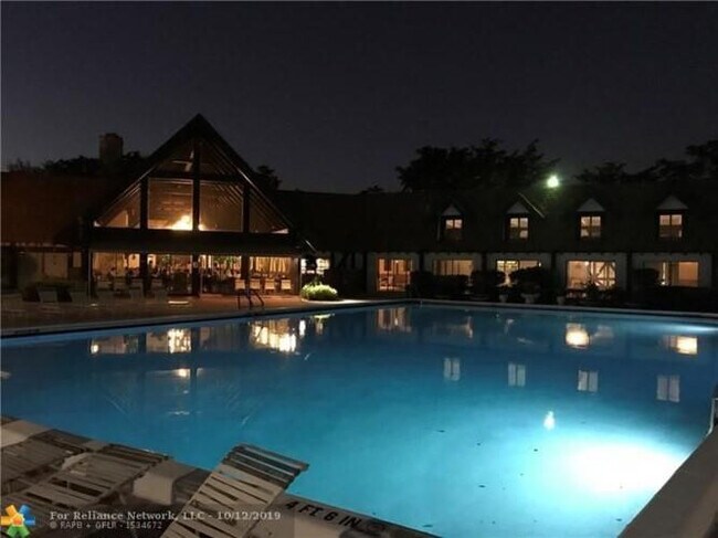 Photo - 3660 Inverrary Dr Unit 1B