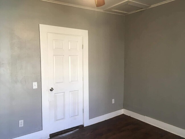 Photo - 3816 Holmes St