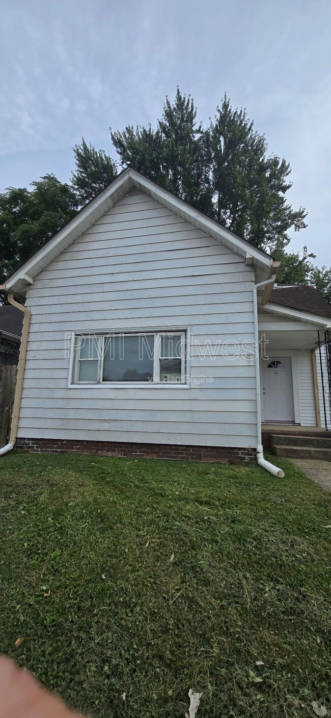 Photo - 2919 E New York St