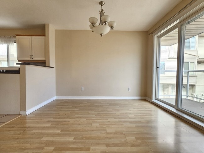 Photo - 2505-2542 42 St NW