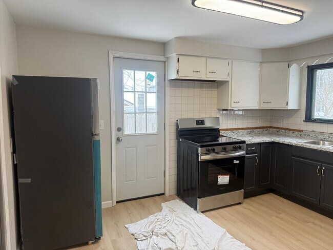 Photo - 909 West Ave