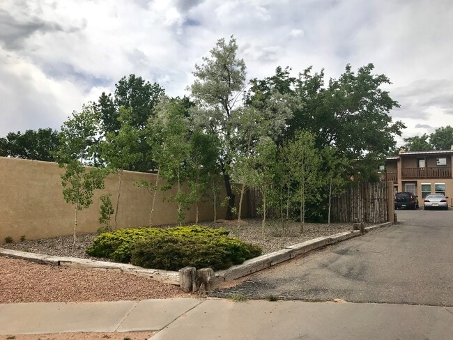 Entrance - 1500 Luisa St