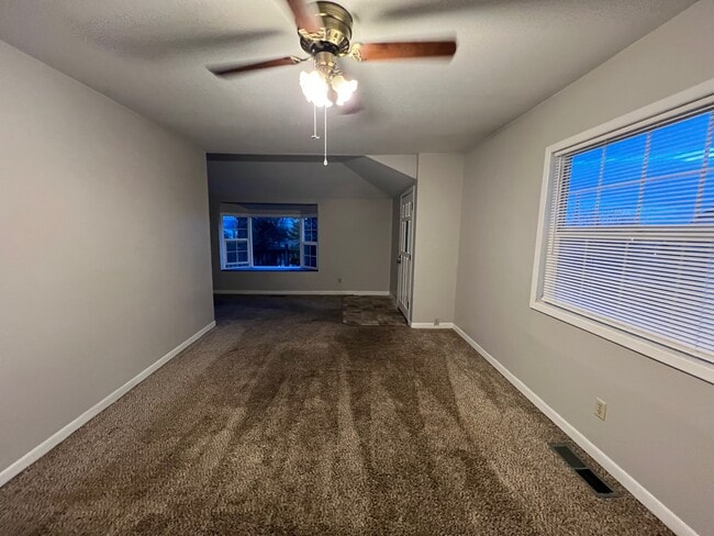 Photo - 2051 Lavey St