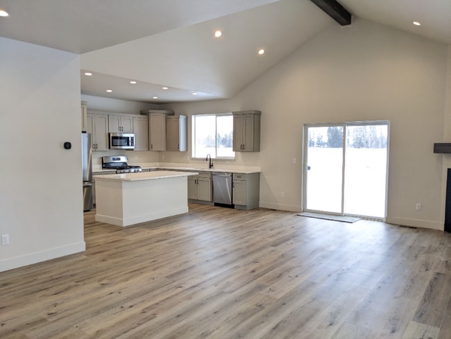 Photo - 4039 Snowberry Ave