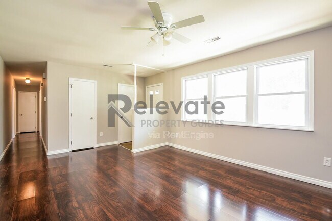 Photo - 523 Petty St