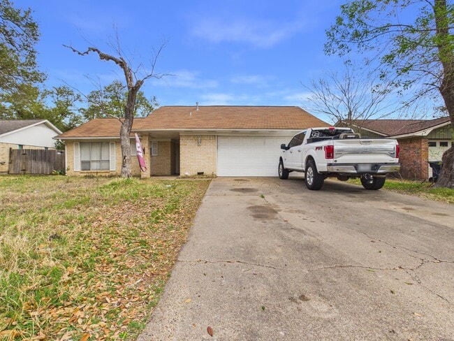 Photo - 1813 Langford St