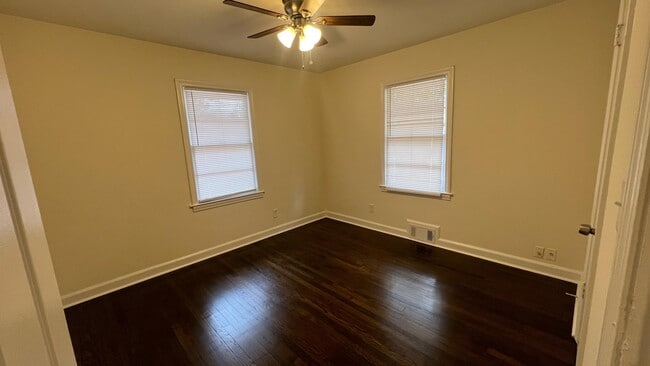 Photo - 2800 Long Way