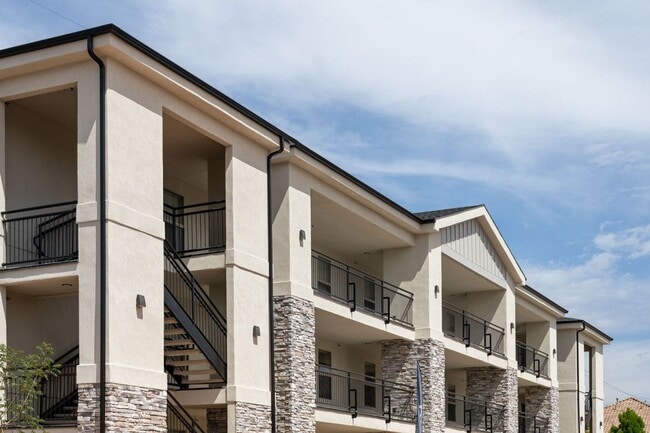 Photo - Great 2 bed 1 bath condo with pool and pic...