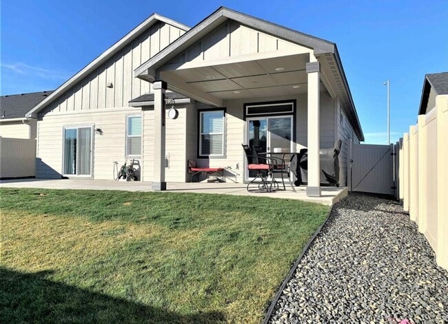 Photo - Newer Home in Kennewick, Great Location!