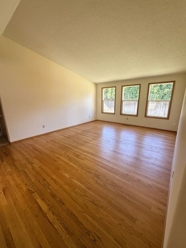 Photo - Updated 3B/2Ba Ranch in Five Corners!