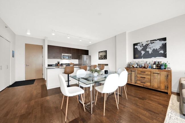 Photo - 910 W Huron St Unit 1010