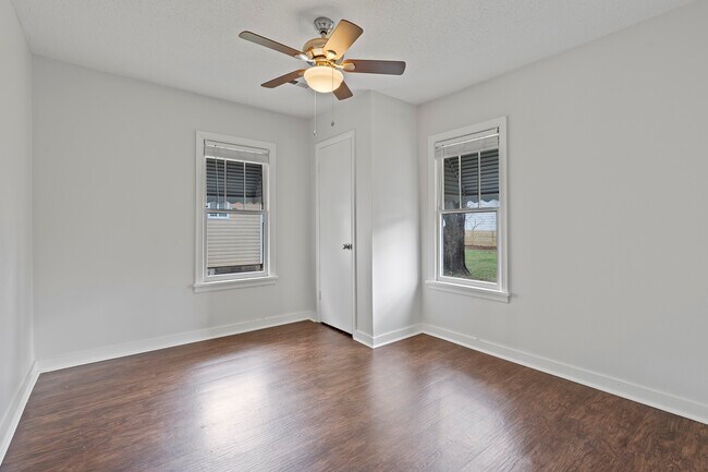 Photo - 1306 Oshaughnessy Ave NE