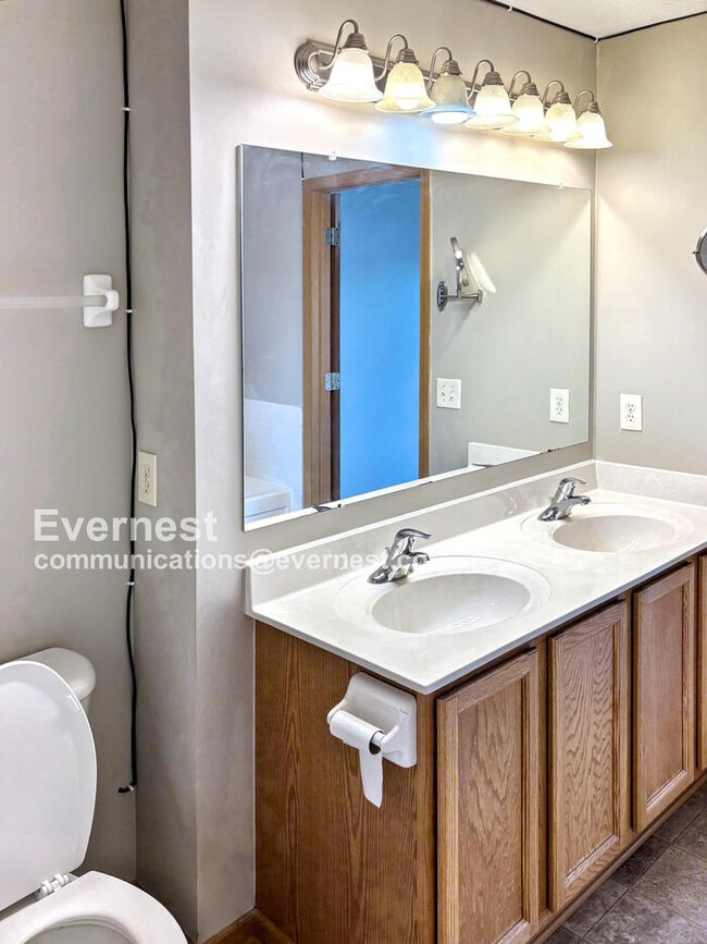 Photo - 817 Bent Oak Dr