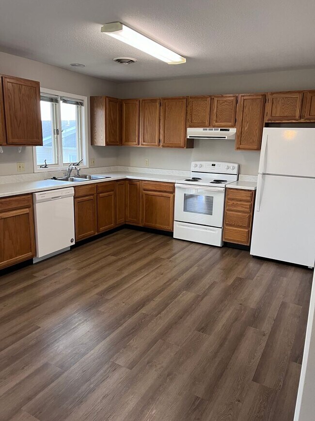 Photo - 203-MF2-E Unit B