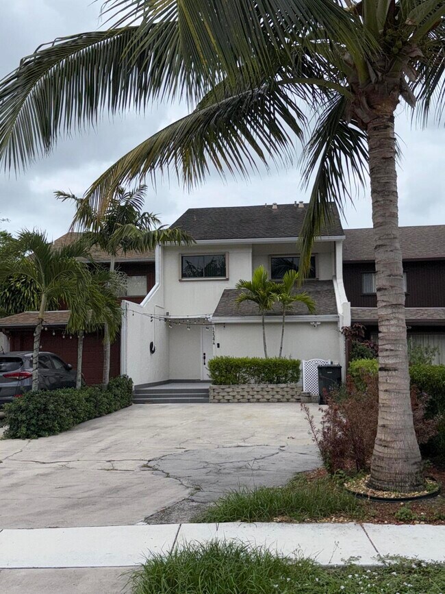 12394 Westhampton Cir