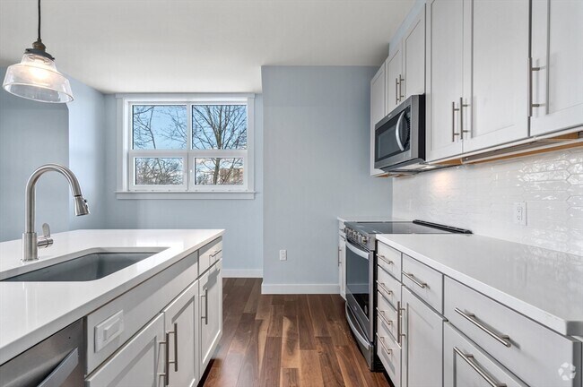 Building Photo - 142 Babcock St Unit 414 Rental