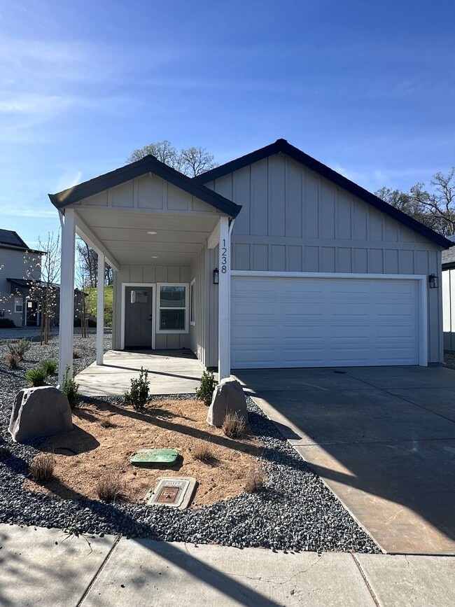 Building Photo - Brand New Build on Old Alturas - ALL Electric with City of Redding Solar!