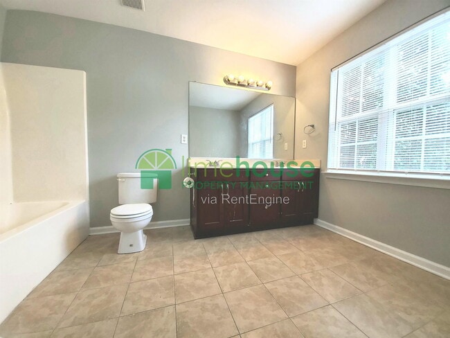 Photo - 420 W 30th St