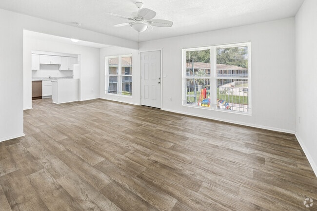 2BR, 2BA - 1,024SF - Living room