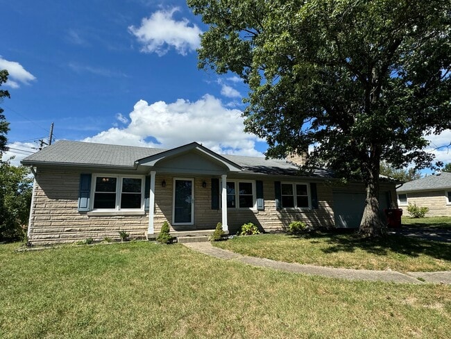 Building Photo - Charming 3-Bedroom Home in Nicholasville, 2 Car Garage! Fenced in Backyard!