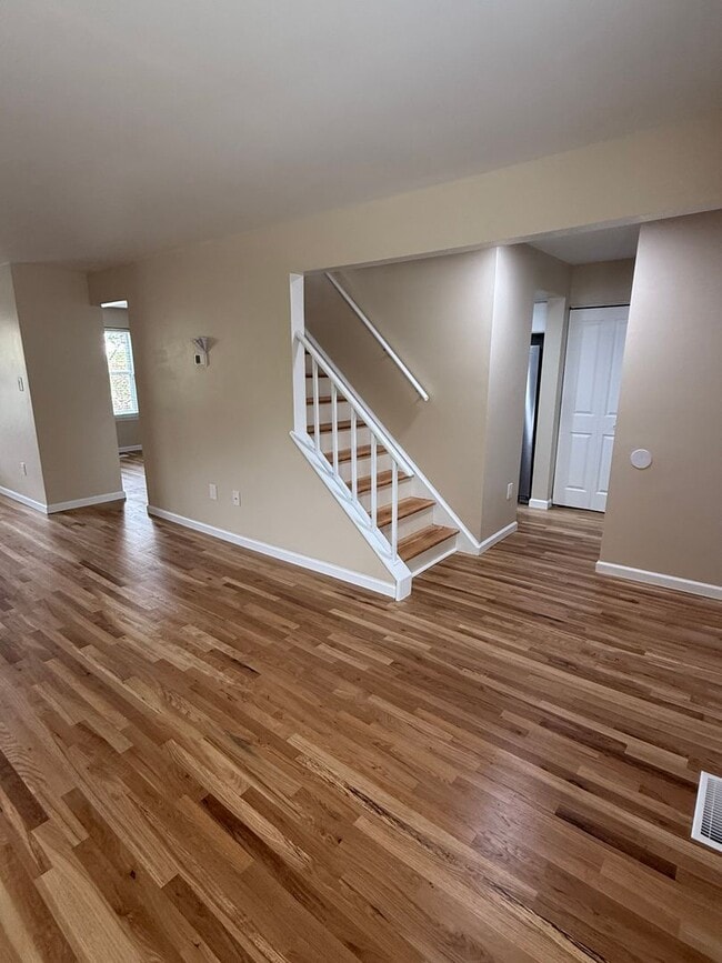 Photo - Beautiful Updated 4 bedroom townhouse available!