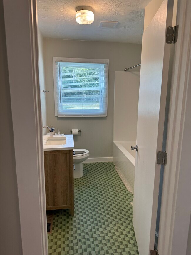 Photo - 701 Greenlawn Ave