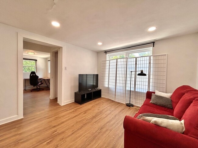 Photo - 2309 Devonshire Dr Unidad B