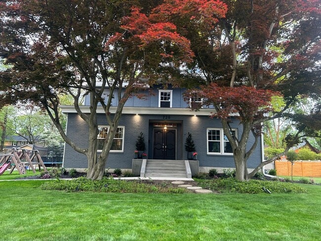 Spacious home with swimming pool to enjoy ... - Spacious home with swimming pool to enjoy ...