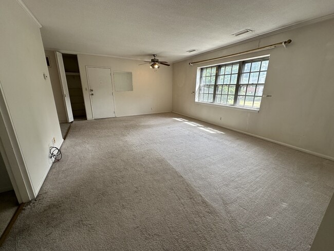 Building Photo - 117 Lake Shore Rd Rental