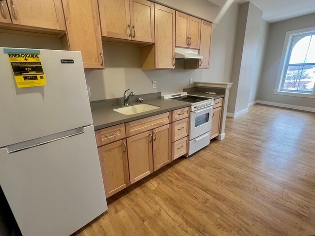 Building Photo - Putnam Winslow– $1,020 – 1 Bathroom Studio, 325 SQ.FT. – UTILITIES INCLUDED, Available Immediately Unit 301