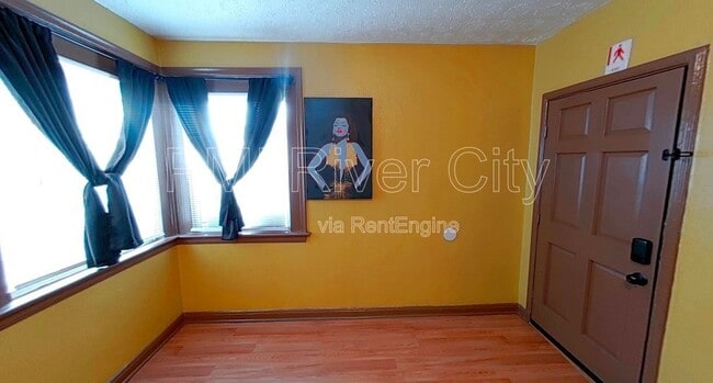 Photo - 237 E 21st St