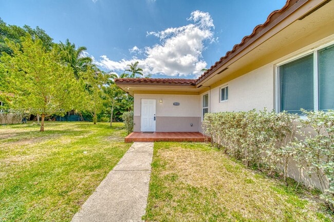 Photo - 14708 NE 7th Ave Unidad 14708
